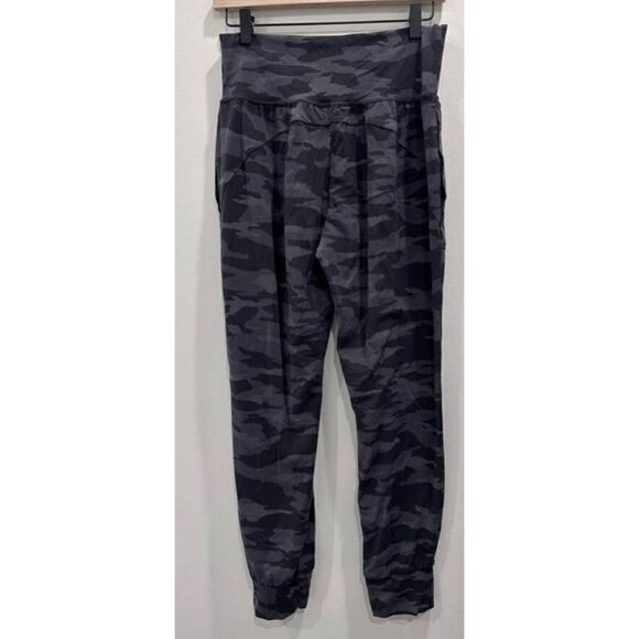 Athleta Salutation Camo Jogger in Gray Size S - Picture 4 of 7
